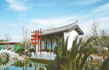  右側通往鶴品流芳、水照氣流国产精品无码麻豆花台、沁芳春雪、鐵樹英姿等景點